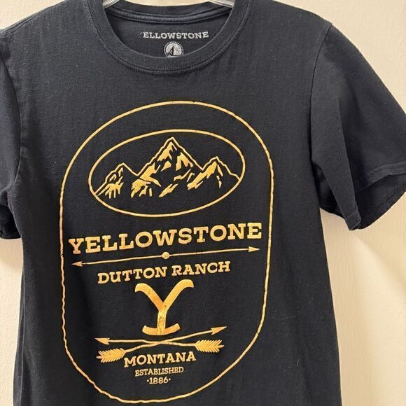 Yellowstone Graphic Short Sleeve T Shirt - Size Small - Picture 2 of 4